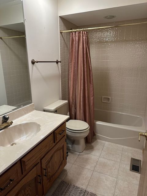 Tiny photo for 12 Queens Court, Westchester, IL 60154 (MLS # 12524184)