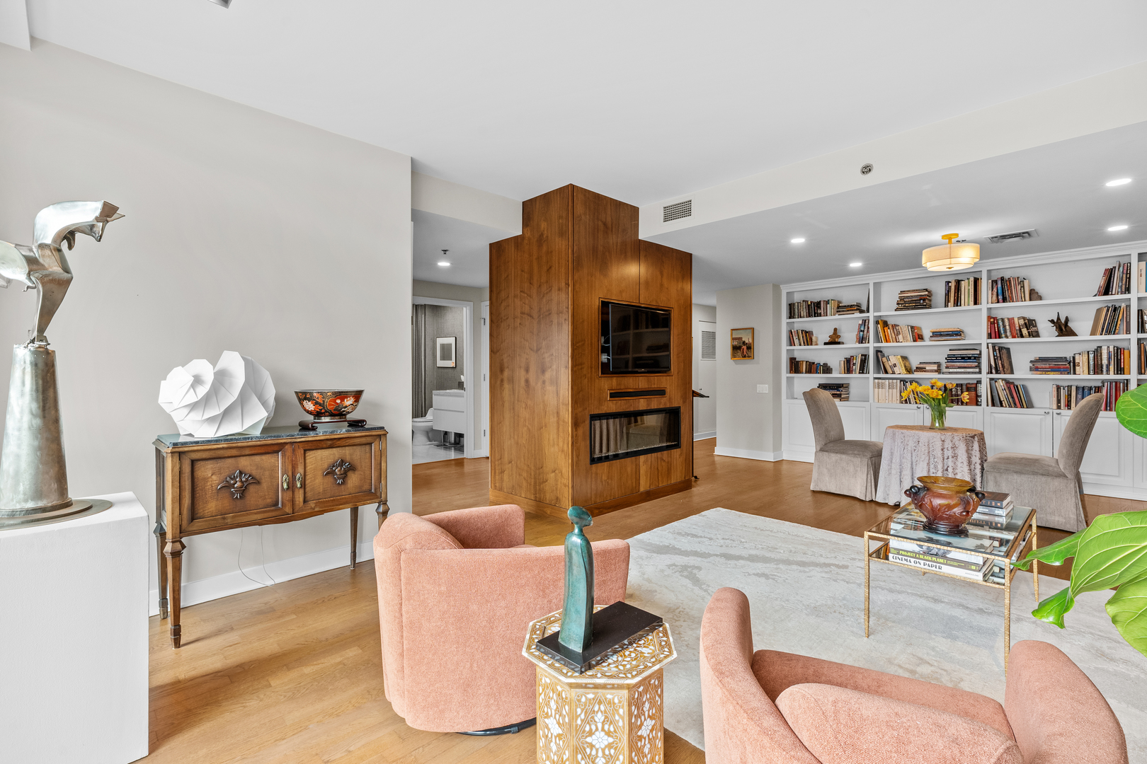 250 E Pearson Street 1007