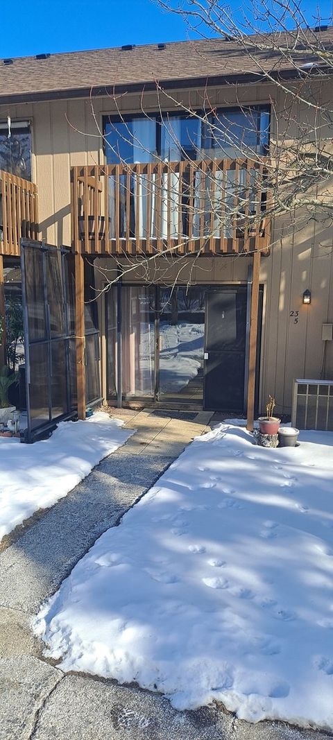 Tiny photo for 23 Jamaica Colony Common #5, Fox Lake, IL 60020 (MLS # 12558335)