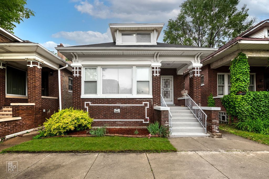 Photo for 7425 S Vernon Avenue, Chicago, IL 60619 (MLS # 12497932)