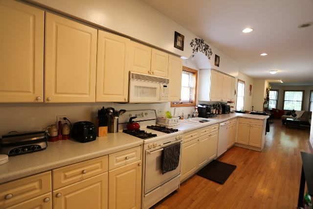 1527 W School Street 1