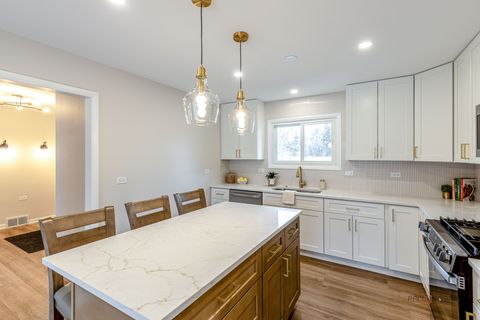 Tiny photo for 1967 Red Fox Lane, Green Oaks, IL 60048 (MLS # 12586254)