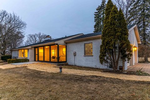 Tiny photo for 1967 Red Fox Lane, Green Oaks, IL 60048 (MLS # 12586254)