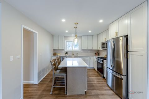 Tiny photo for 1967 Red Fox Lane, Green Oaks, IL 60048 (MLS # 12586254)