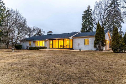 Tiny photo for 1967 Red Fox Lane, Green Oaks, IL 60048 (MLS # 12586254)