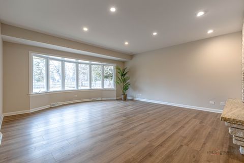 Tiny photo for 1967 Red Fox Lane, Green Oaks, IL 60048 (MLS # 12586254)