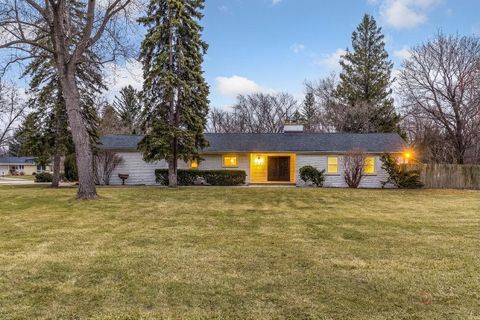 Photo of 1967 Red Fox Lane, Green Oaks, IL 60048 (MLS # 12586254)