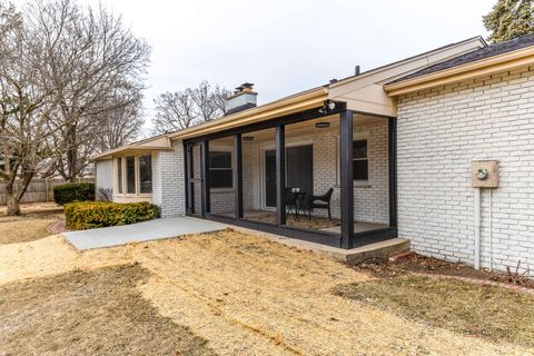 Tiny photo for 1967 Red Fox Lane, Green Oaks, IL 60048 (MLS # 12586254)