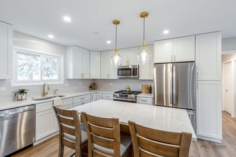 Tiny photo for 1967 Red Fox Lane, Green Oaks, IL 60048 (MLS # 12586254)