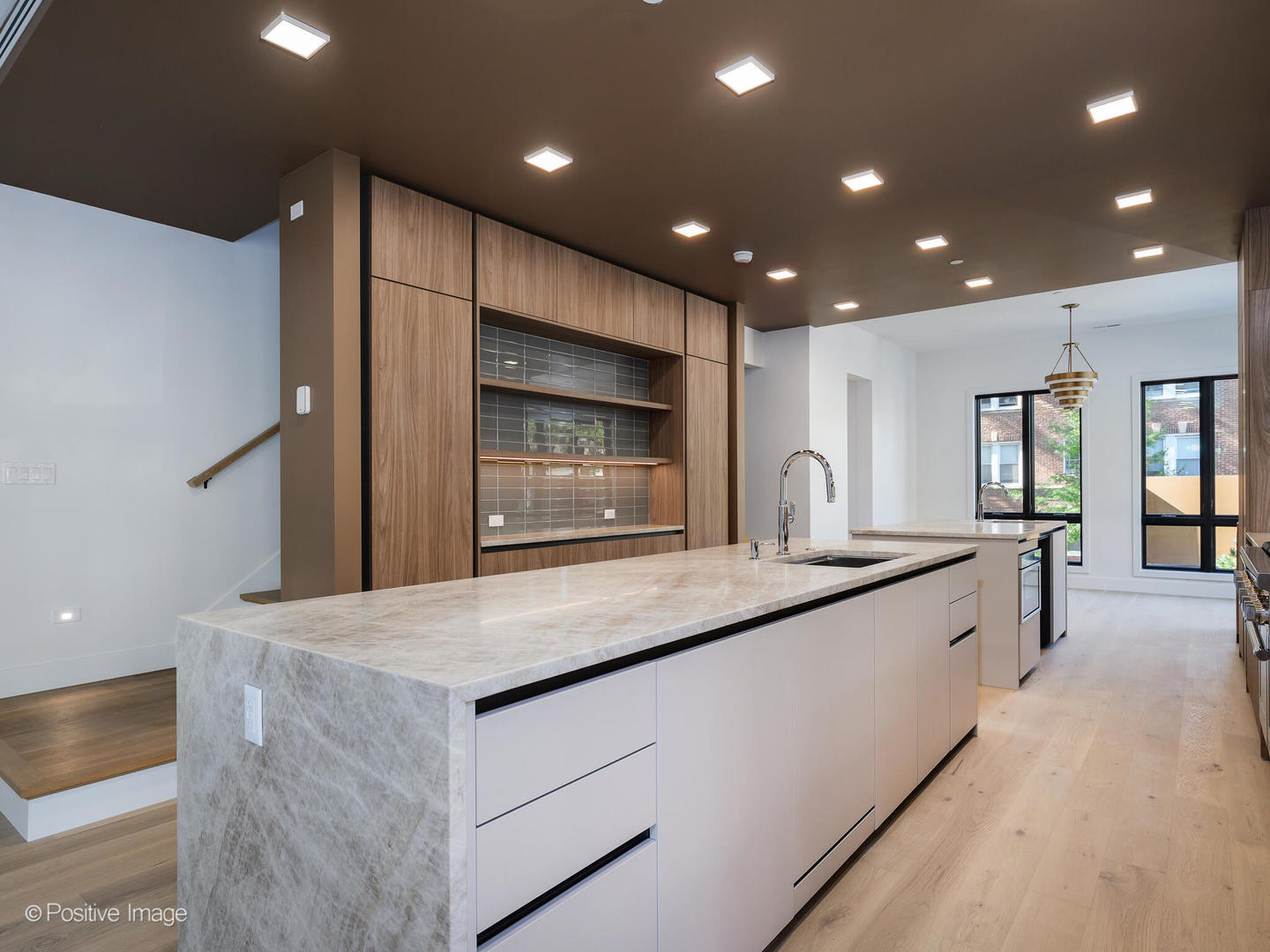 825 N Leavitt Street