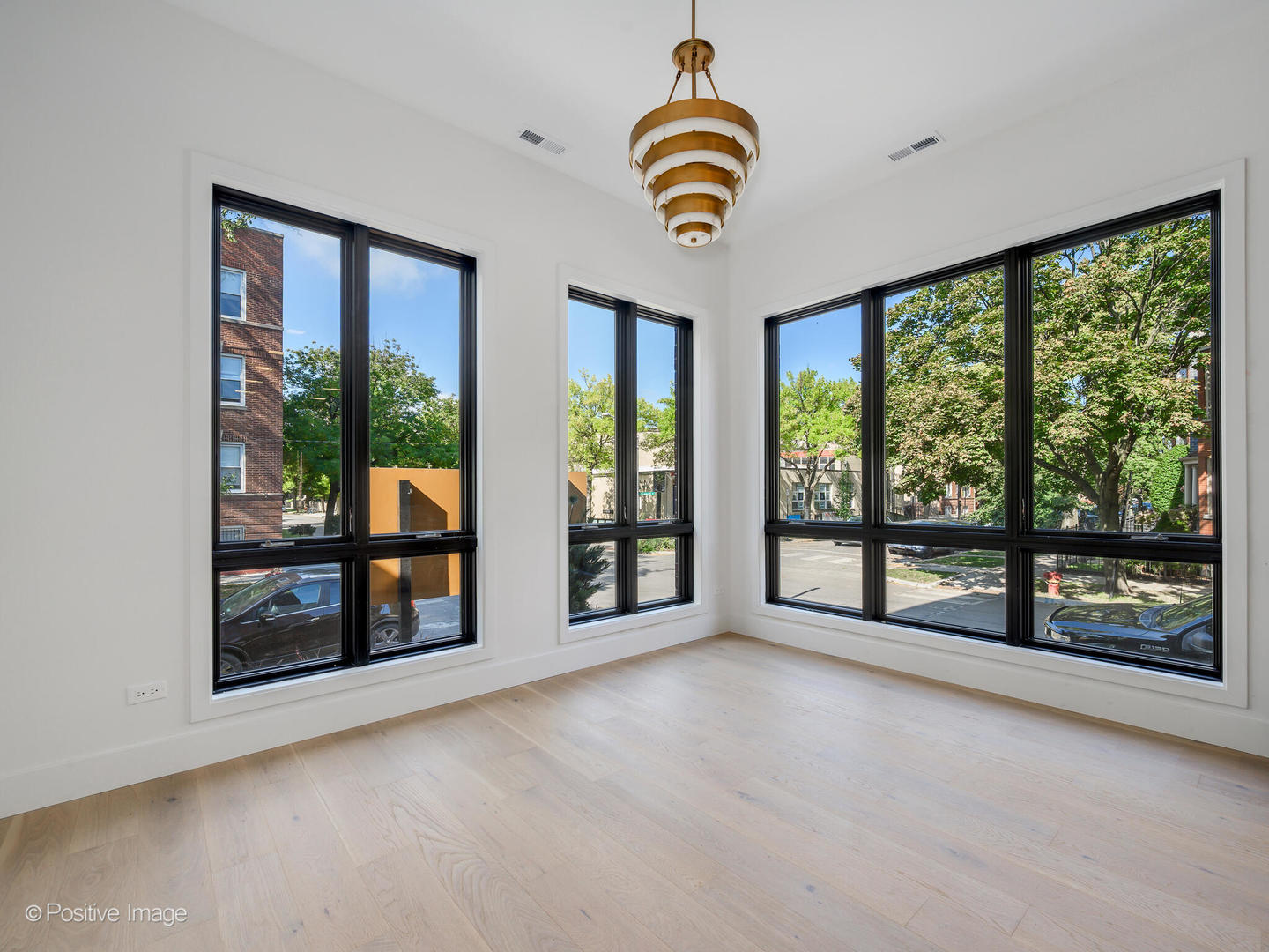 825 N Leavitt Street