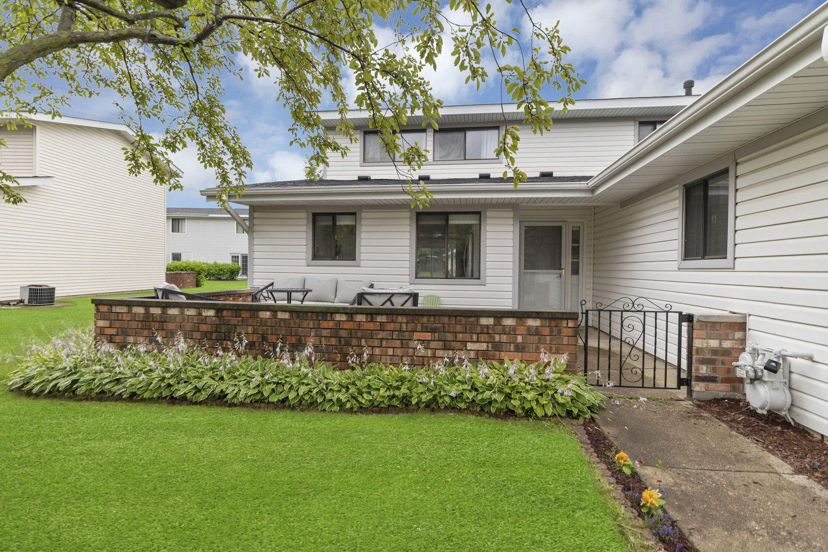 1057 Shannock Lane