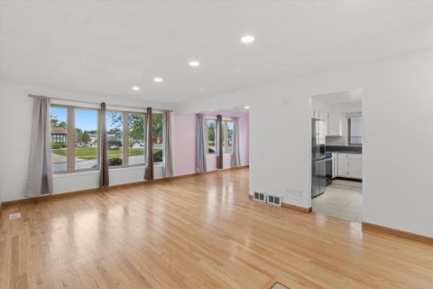 Tiny photo for 16666 Parliament Avenue, Tinley Park, IL 60477 (MLS # 12511313)