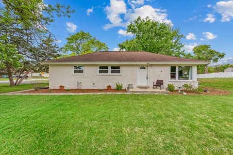 902 W Stonemill Avenue Addison IL 60101