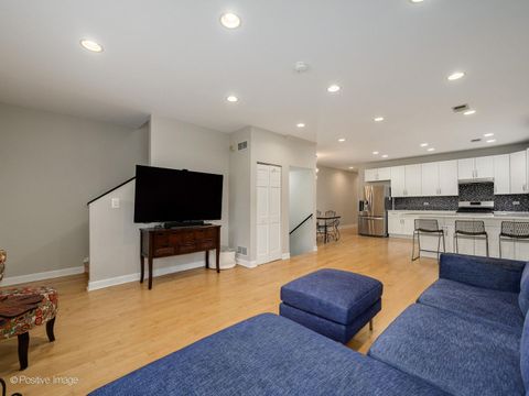 Tiny photo for 2451 N Janssen Avenue #3, Chicago, IL 60614 (MLS # 12623794)