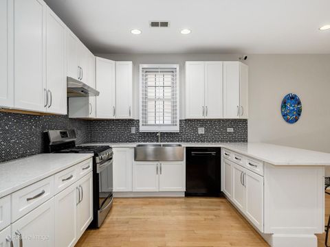 Tiny photo for 2451 N Janssen Avenue #3, Chicago, IL 60614 (MLS # 12623794)