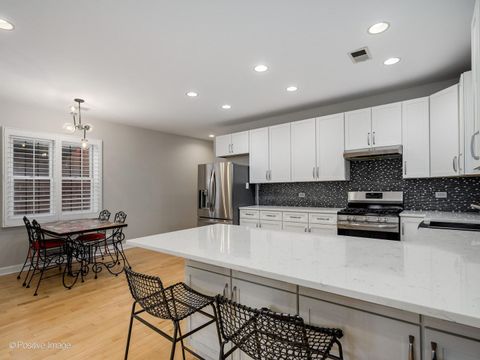 Tiny photo for 2451 N Janssen Avenue #3, Chicago, IL 60614 (MLS # 12623794)