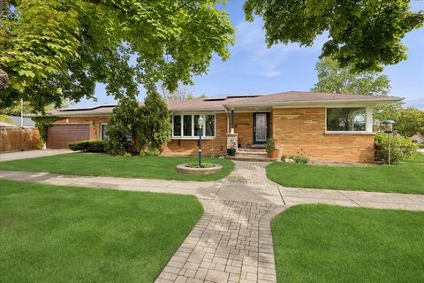 Photo of 1836 Buckingham Avenue, Westchester, IL 60154 (MLS # 12604649)