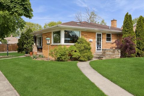 Tiny photo for 1836 Buckingham Avenue, Westchester, IL 60154 (MLS # 12604649)