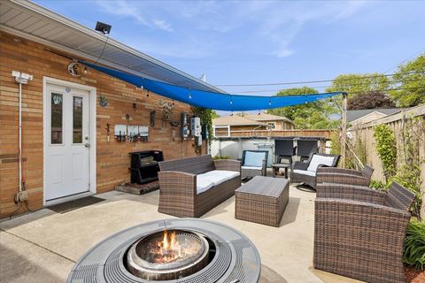 Tiny photo for 1836 Buckingham Avenue, Westchester, IL 60154 (MLS # 12604649)