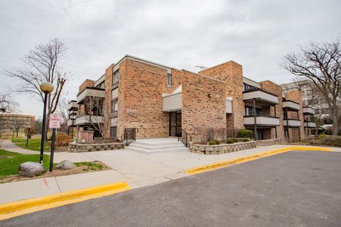 Photo of 1813 Hemlock Place #109, Schaumburg, IL 60173 (MLS # 12521628)