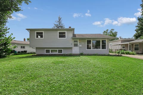 Photo of 328 N Greenview Avenue, Mundelein, IL 60060 (MLS # 12731163)