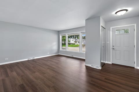 Tiny photo for 328 N Greenview Avenue, Mundelein, IL 60060 (MLS # 12731163)