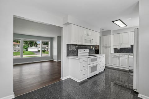 Tiny photo for 328 N Greenview Avenue, Mundelein, IL 60060 (MLS # 12731163)