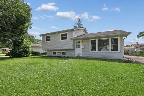 Tiny photo for 328 N Greenview Avenue, Mundelein, IL 60060 (MLS # 12731163)