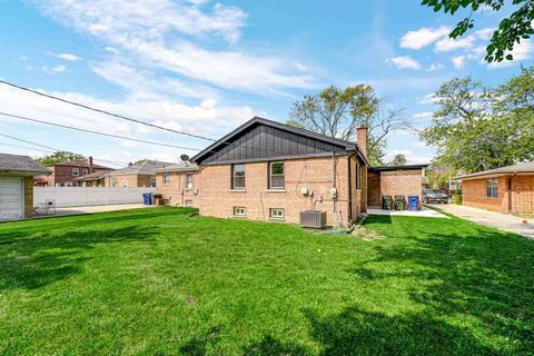 A home in Evergreen Park