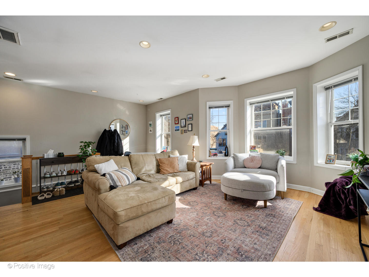 1330 W Roscoe Street