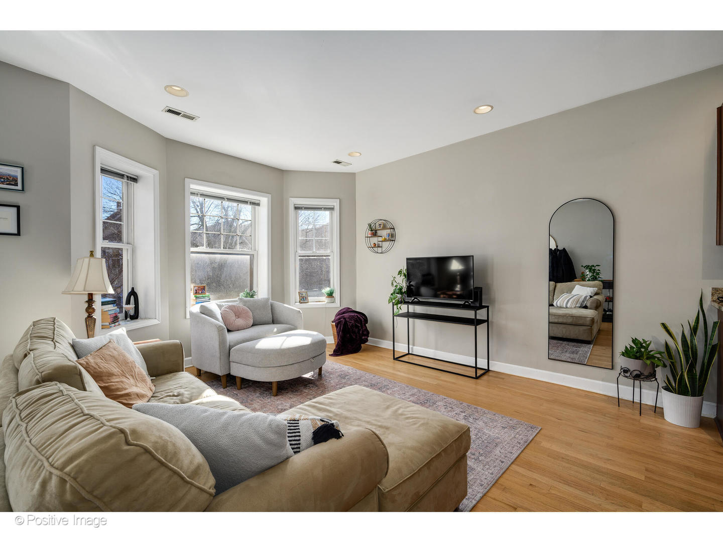 1330 W Roscoe Street