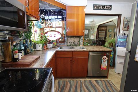 Tiny photo for 1330 FLORENCE Avenue, Clinton, IA 52732 (MLS # QC4267448)