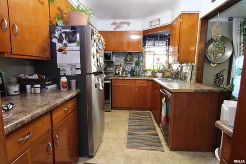 Tiny photo for 1330 FLORENCE Avenue, Clinton, IA 52732 (MLS # QC4267448)