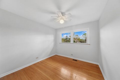 Tiny photo for 2007 N Spruce Terrace, Arlington Heights, IL 60004 (MLS # 12616536)