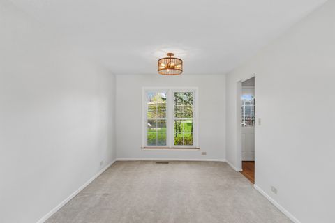 Tiny photo for 2007 N Spruce Terrace, Arlington Heights, IL 60004 (MLS # 12616536)