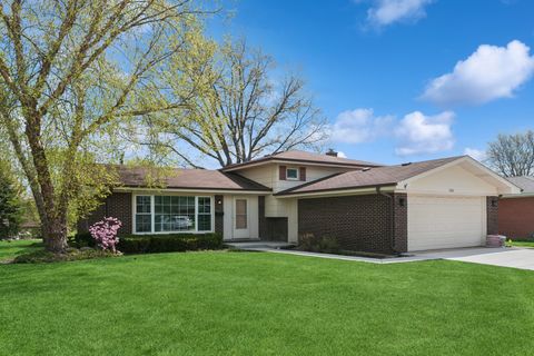 Photo of 2007 N Spruce Terrace, Arlington Heights, IL 60004 (MLS # 12616536)