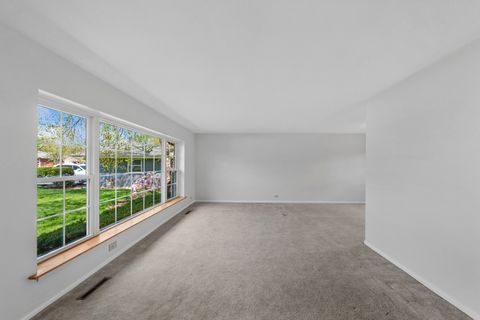 Tiny photo for 2007 N Spruce Terrace, Arlington Heights, IL 60004 (MLS # 12616536)