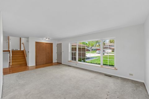 Tiny photo for 2007 N Spruce Terrace, Arlington Heights, IL 60004 (MLS # 12616536)