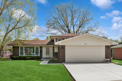 Tiny photo for 2007 N Spruce Terrace, Arlington Heights, IL 60004 (MLS # 12616536)