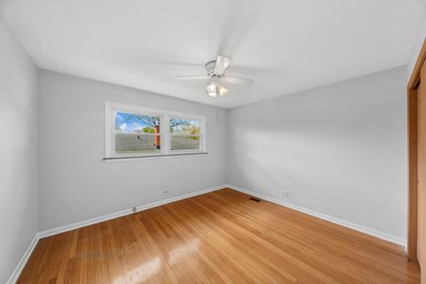 Tiny photo for 2007 N Spruce Terrace, Arlington Heights, IL 60004 (MLS # 12616536)