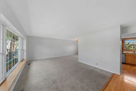 Tiny photo for 2007 N Spruce Terrace, Arlington Heights, IL 60004 (MLS # 12616536)