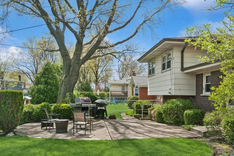 Tiny photo for 2007 N Spruce Terrace, Arlington Heights, IL 60004 (MLS # 12616536)