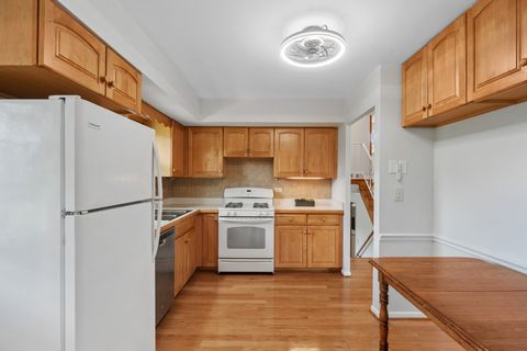 Tiny photo for 2007 N Spruce Terrace, Arlington Heights, IL 60004 (MLS # 12616536)