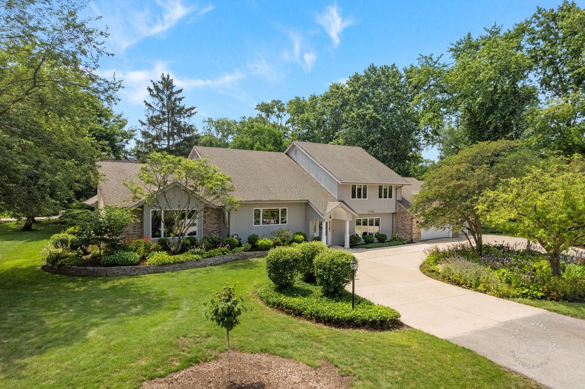 27W641 North Lane