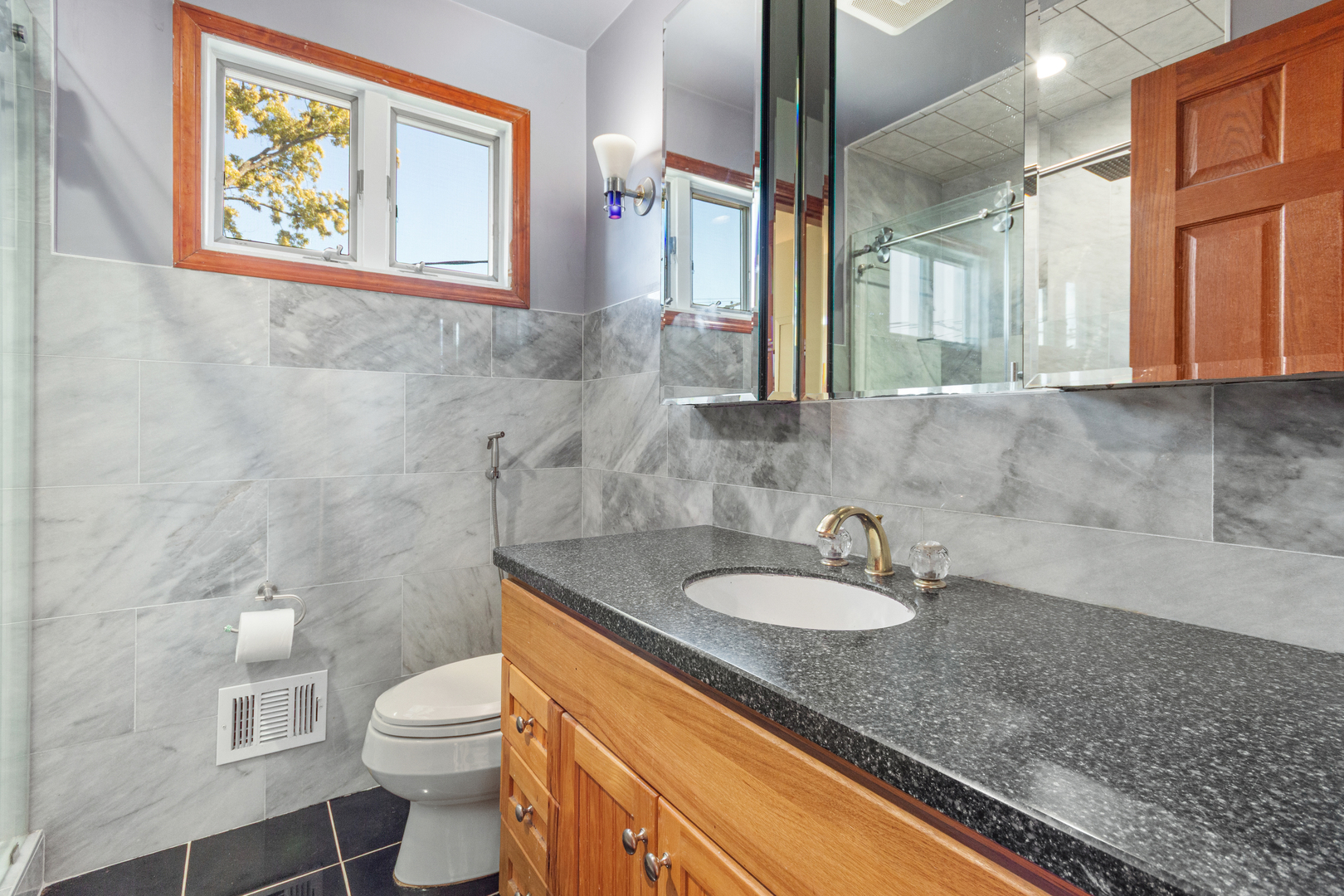 Morton Grove, Illinois 60053, United States, 3 Bedrooms Bedrooms, ,2 BathroomsBathrooms,Residential,Active,243934