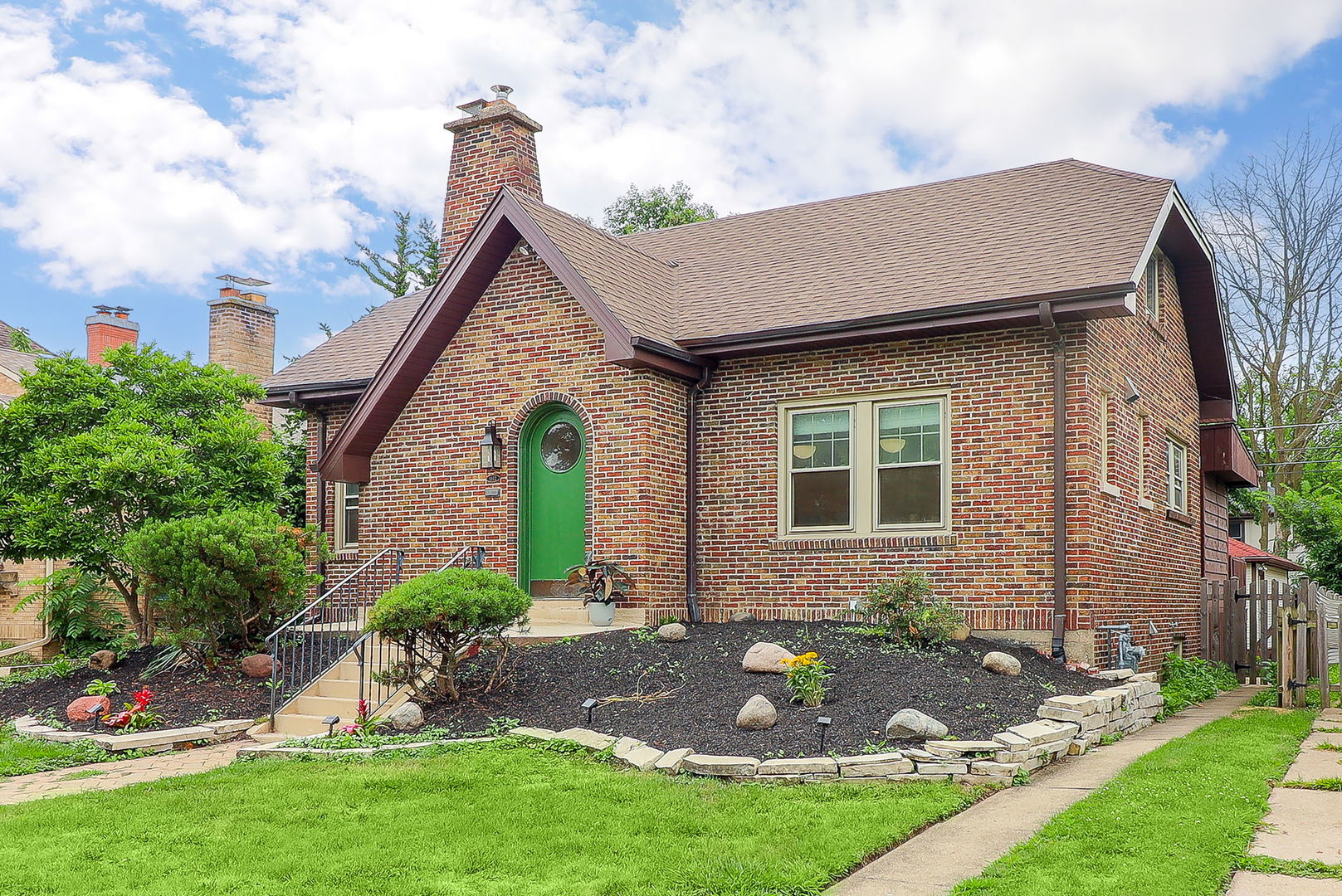 1812 S FAIRVIEW Avenue