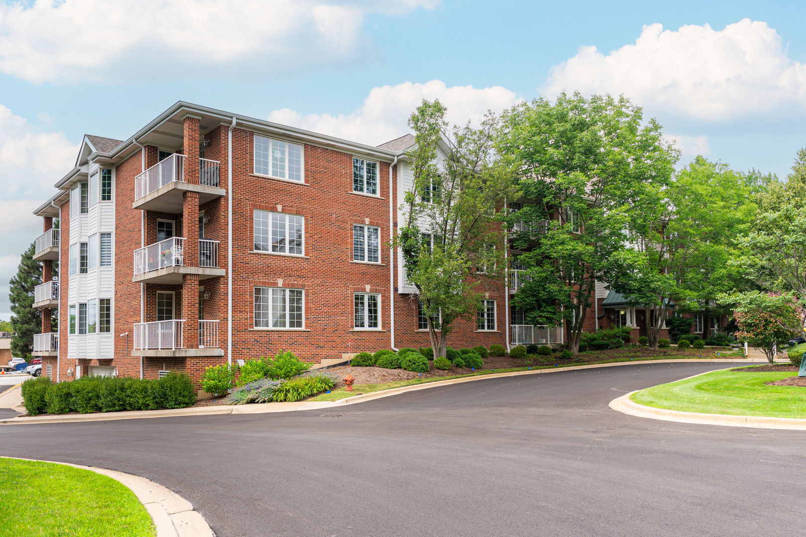 541 N Hough Street 102