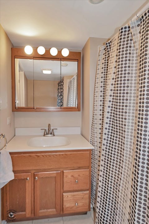 Tiny photo for 8001 S Lockwood Avenue, Burbank, IL 60459 (MLS # 12734541)