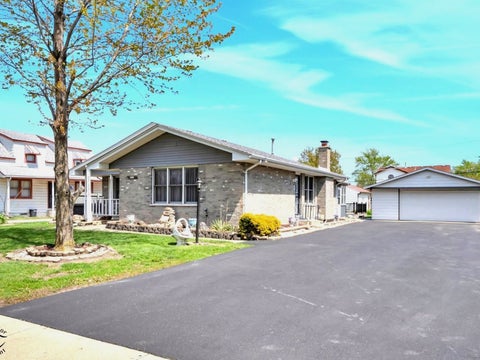 Tiny photo for 8001 S Lockwood Avenue, Burbank, IL 60459 (MLS # 12734541)